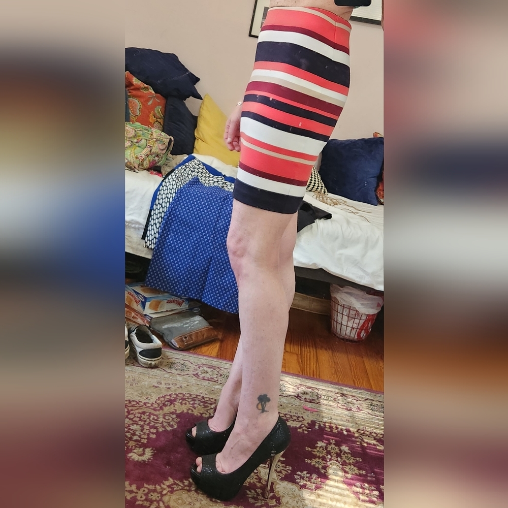 A Lot of 3 Skirts Ann Taylor and H&M - Picture 13 of 13